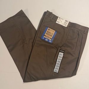 Haggar SZ 40 x 29 Work to Weekend Pleated Classic Fit Khaki Pants Bark New